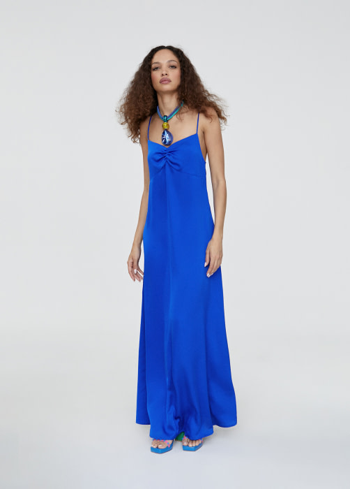 LOLA CASADEMUNT vestido largo en raso color azul  eléctrico con espalda cruzada - 5