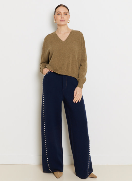 NOTSHY jersey escote pico color verde caqui