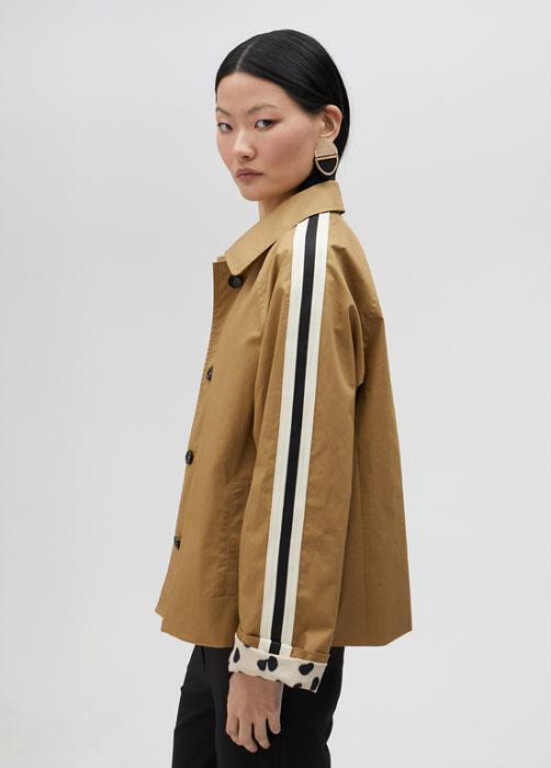 LOLA CASADEMUNT by Maite trench camel con vivo  negro - 2