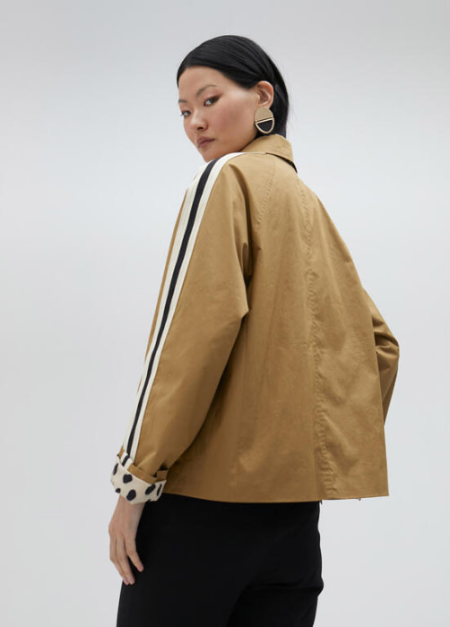 LOLA CASADEMUNT by Maite trench camel con vivo  negro - 3