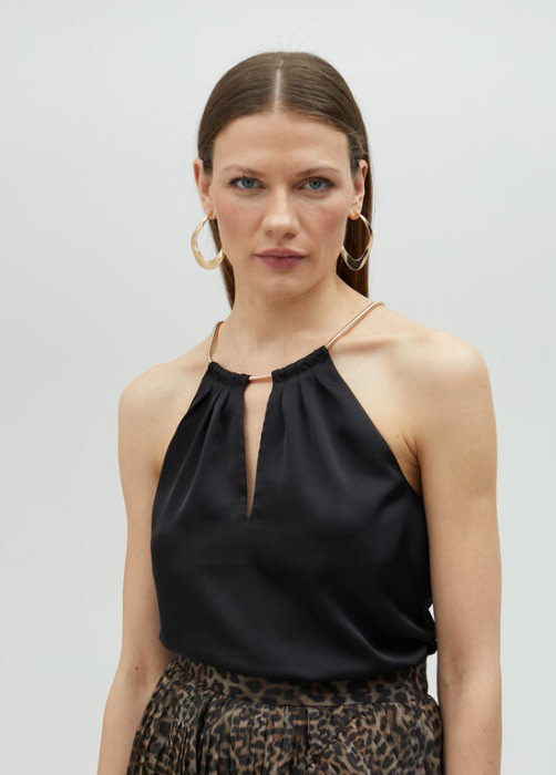 LOLA CASADEMUNT by Maite top negro con cadena de  en oro en el escote - 2