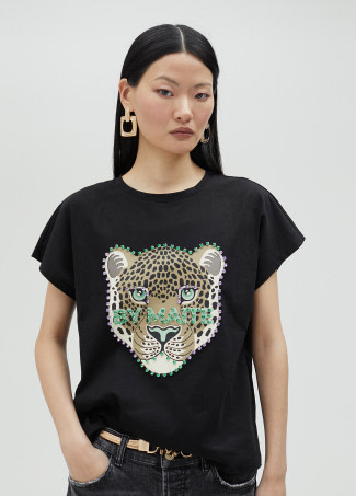 LOLA CASADEMUNT by Maite camiseta negra leopardo en pedrería