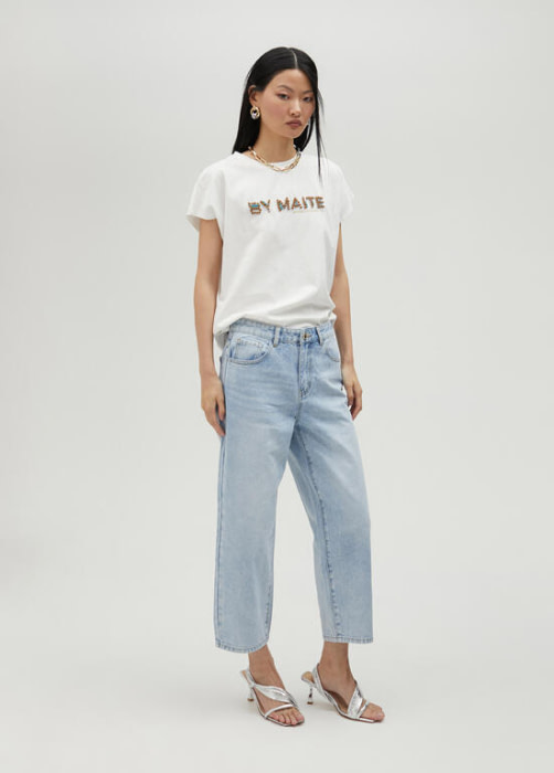 LOLA CASADEMUNT by Maite camiseta blanca con logo en pedrería - 5