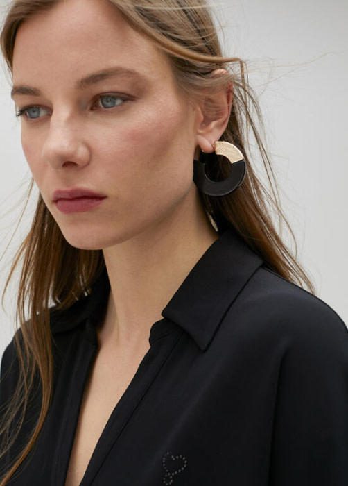 LOLA CASADEMUNT pendiente aro doble material oro y negro - 5