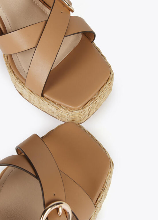 LOLA CASADEMUNTsandalia color camel con suela de  rafia - 5