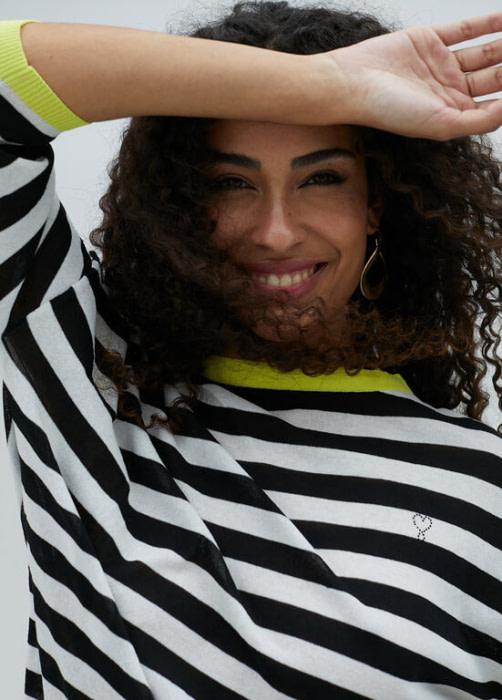 LOLA CASADEMUNT jersey con rayas negro y blanco con vivo en amarillo - 3