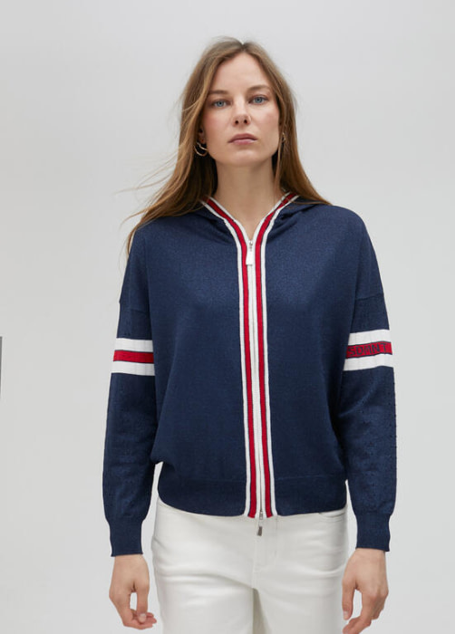 LOLA CASADEMUNT chaqueta con capucha azul con franjas rojo y blanco