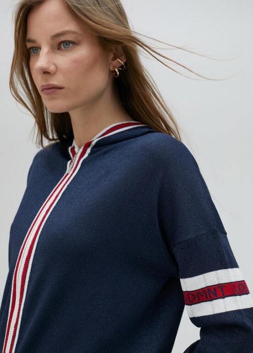 LOLA CASADEMUNT chaqueta con capucha azul con  franjas rojo y blanco - 3
