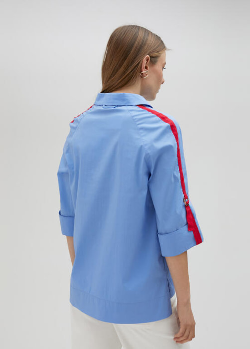 LOLA CASADEMUNT camisa azul con franja en rojo - 4