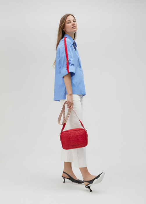 LOLA CASADEMUNT camisa azul con franja en rojo - 6