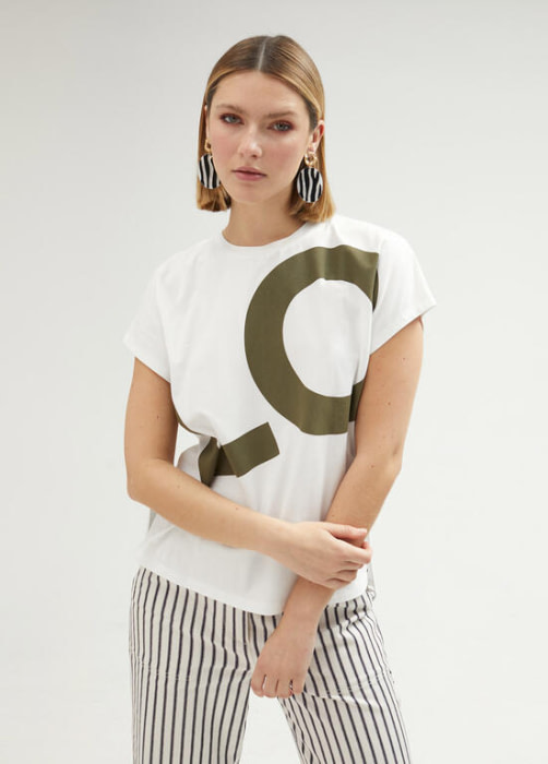 LOLA CASADEMUNT camiseta m/c blanca y verde "Love"