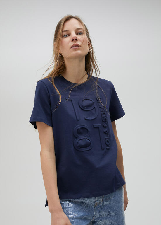 LOLA CASADEMUNT camiseta m/c azul marino"1981"