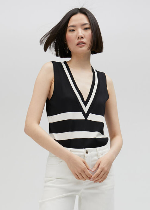 LOLA CASADEMUNT top escote pico blanco y negro  con rayas