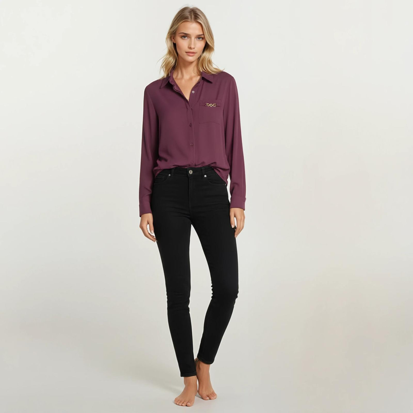 KOCCA camisa color vino con bolsillo con cadena