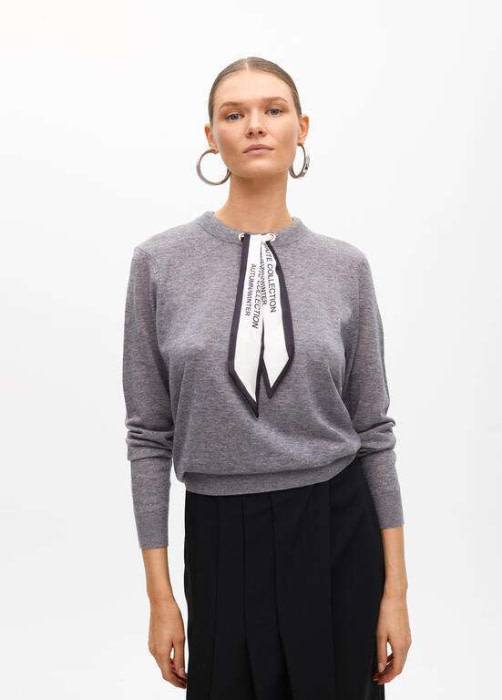 LOLA CASADEMUNT by Maite jersey gris con pañuelo en el escote