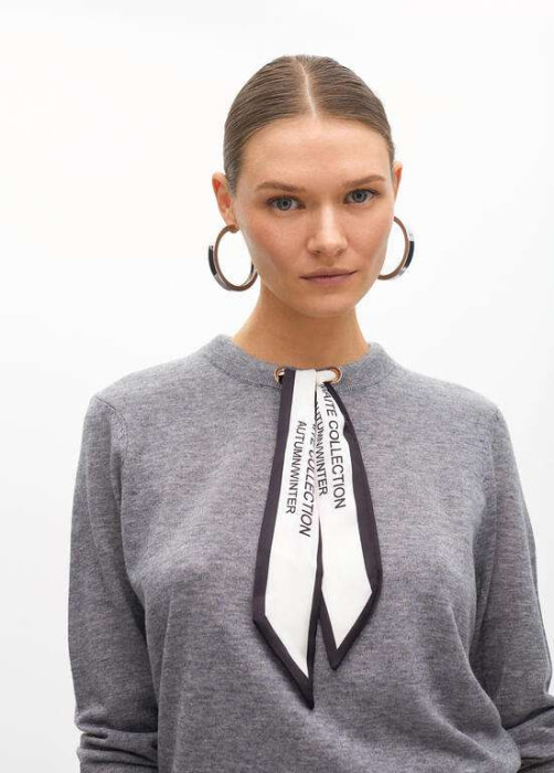 LOLA CASADEMUNT by Maite jersey gris con pañuelo en el escote - 2