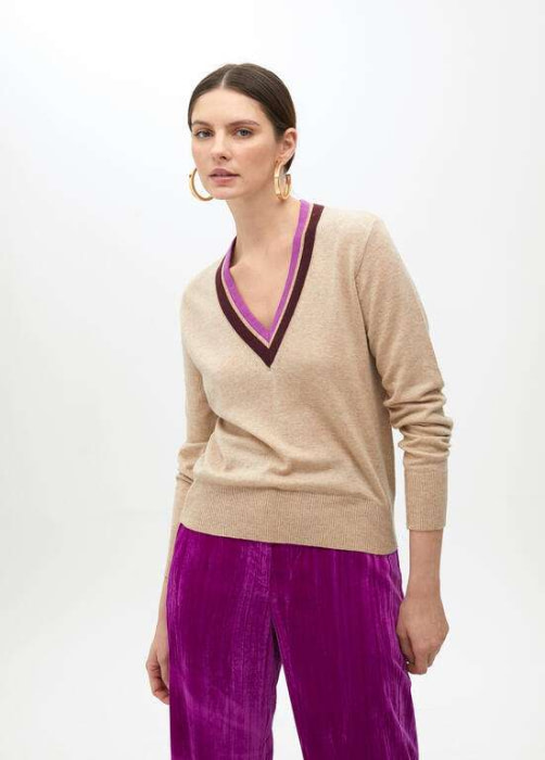 LOLA CASADEMUNT by Maite jersey escote pico camel con vivos en morado