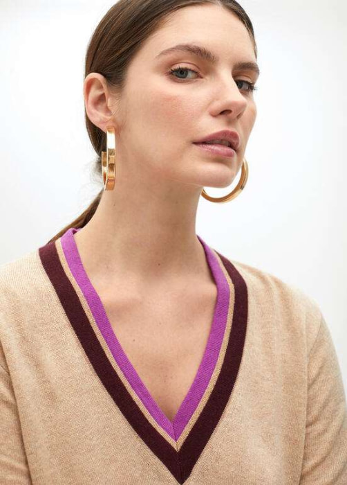 LOLA CASADEMUNT by Maite jersey escote pico  camel con vivos en morado - 4