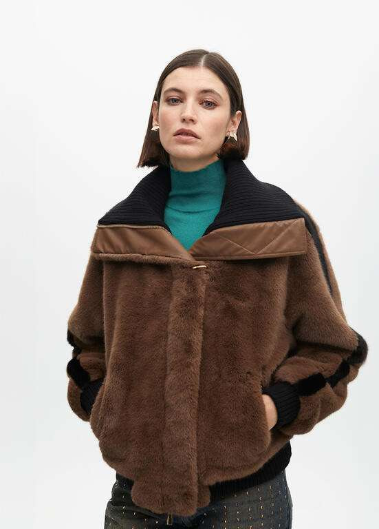 LOLA CASADEMUNT cazadora de pelo combinada marrón y negro
