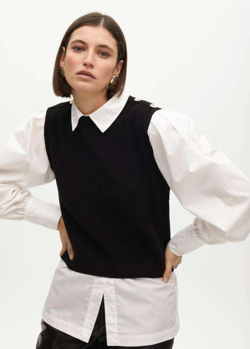 LOLA CASADEMUNT jersey y camisa negro y blanco