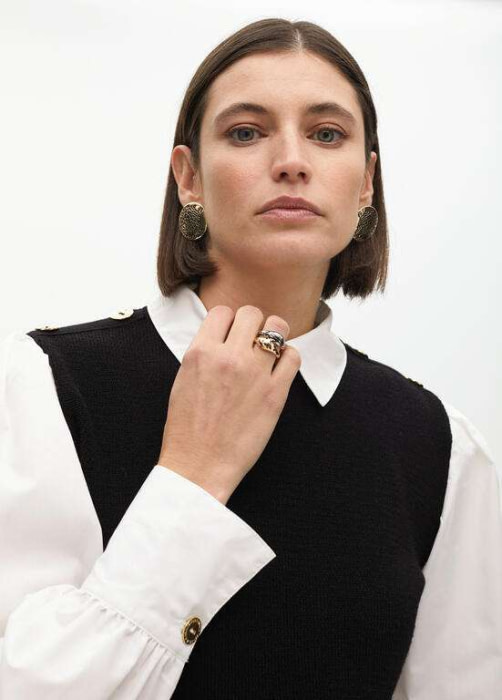LOLA CASADEMUNT jersey y camisa negro y blanco - 2