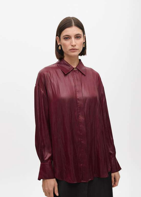 LOLA CASADEMUNT camisa plisada burdeos efecto encerado