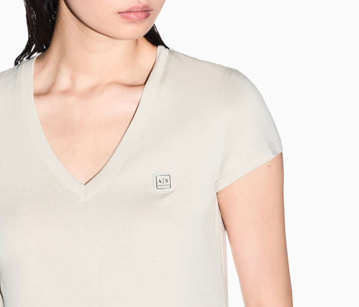 ARMANI EXCHANGE camiseta manga corta con escote pico beige