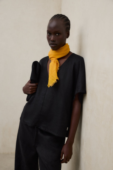 ECOALF camisa frunzida en lino color negro - 11