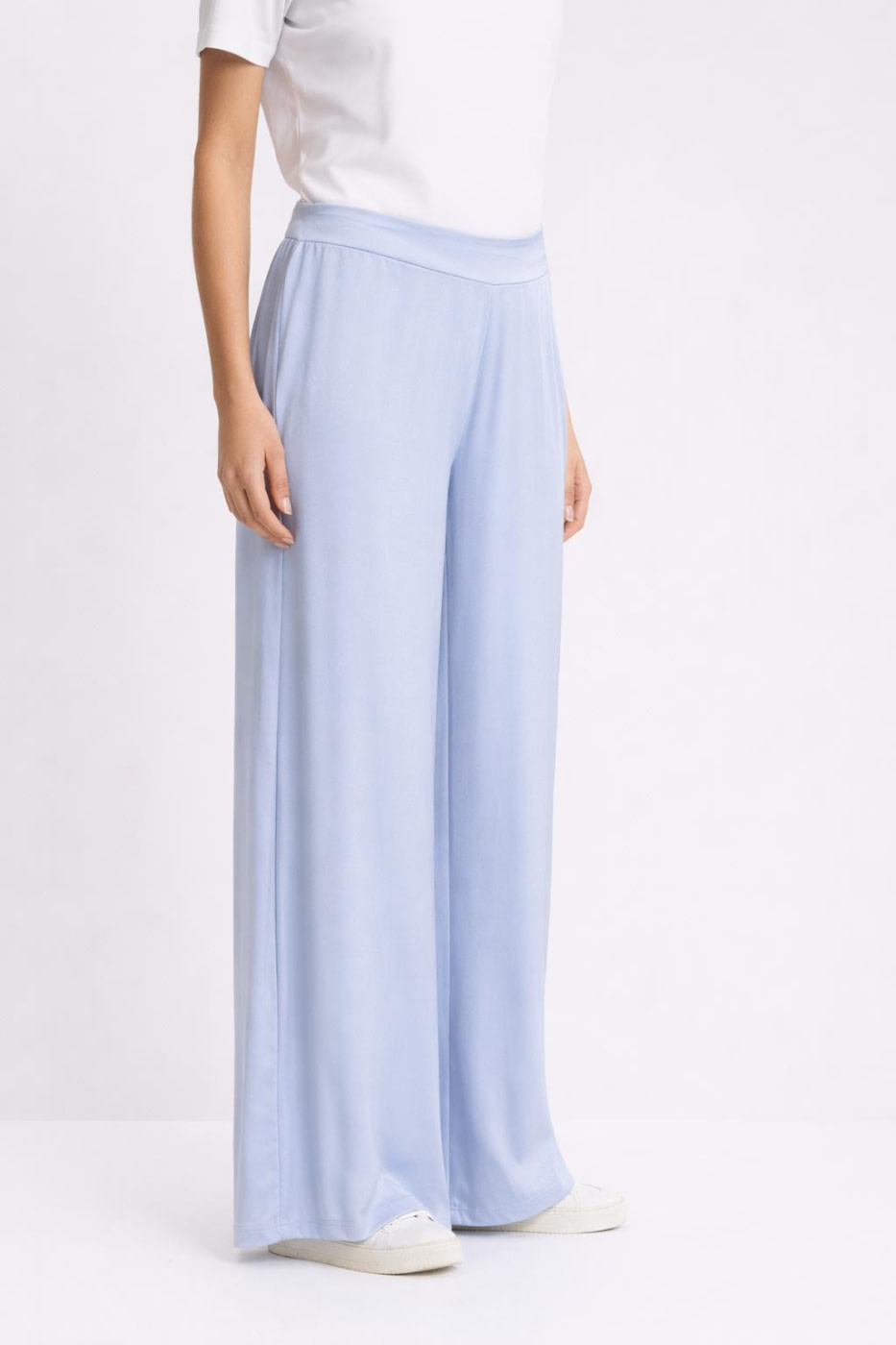 KOCCA pantalón en raso ancho color azul lavanda