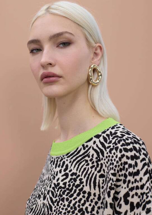 LOLA CASADEMUNT by MAITE jersey en animal print  con vivos en verde - 2