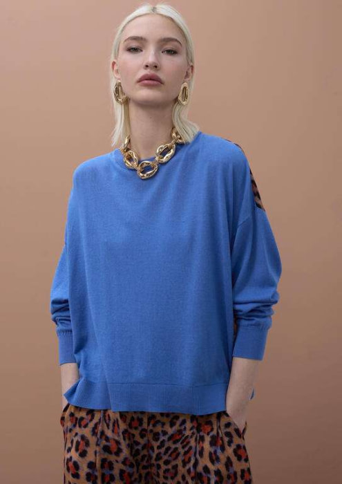 LOLA CASADEMUNT by MAITE jersey azul con estampado en animal print en la espalda - 2