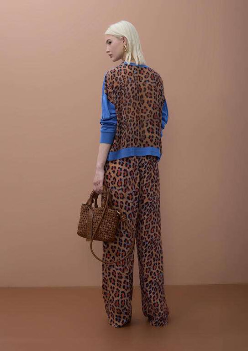 LOLA CASADEMUNT by MAITE jersey azul con estampado en animal print en la espalda - 7