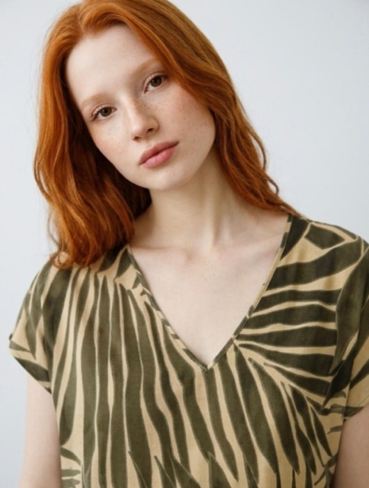 PENNYBLACK top viscosa escote pico estampado hojas verde - 5