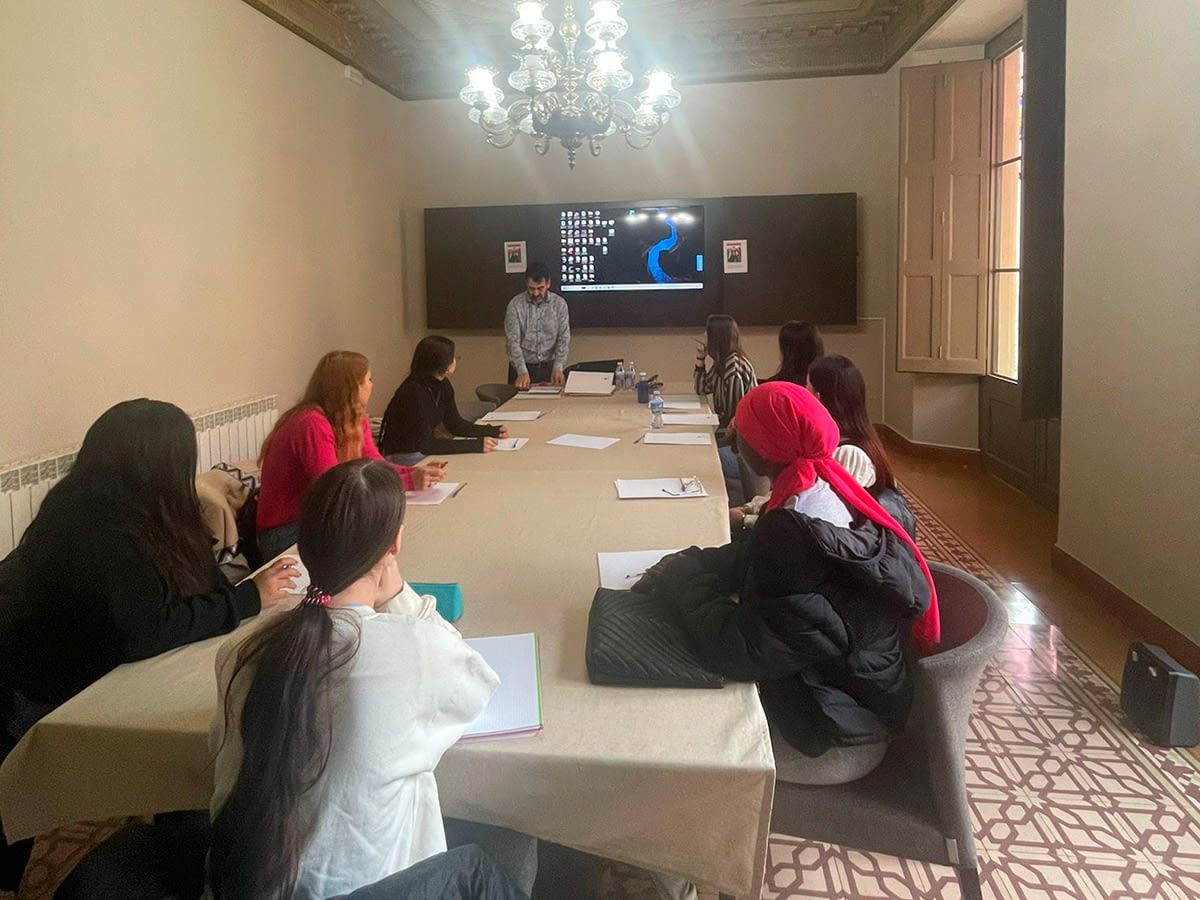 La Cambra de Comerç de Tàrrega inicia un curso de manicura y pedicura en el marco del programa PICE y Garantía Juvenil