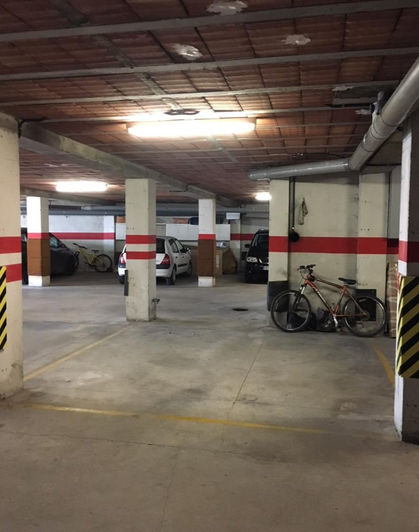 Plaça d'aparcament per llogar - 