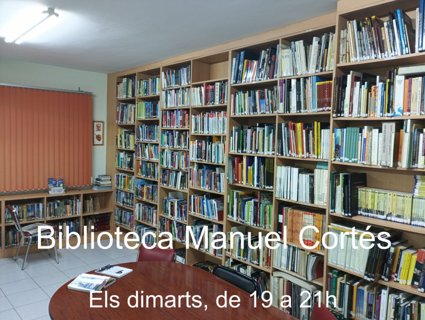 Nuevo encargado de la biblioteca del Centro, con más de 3000 libros, guías, reseñas…de todo el mundo!!
