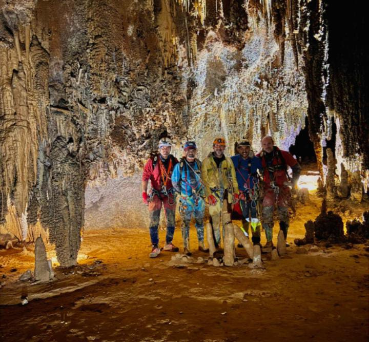 Activitat espeleològica a Cantàbria: Cueto-Coventosa i altres travesses