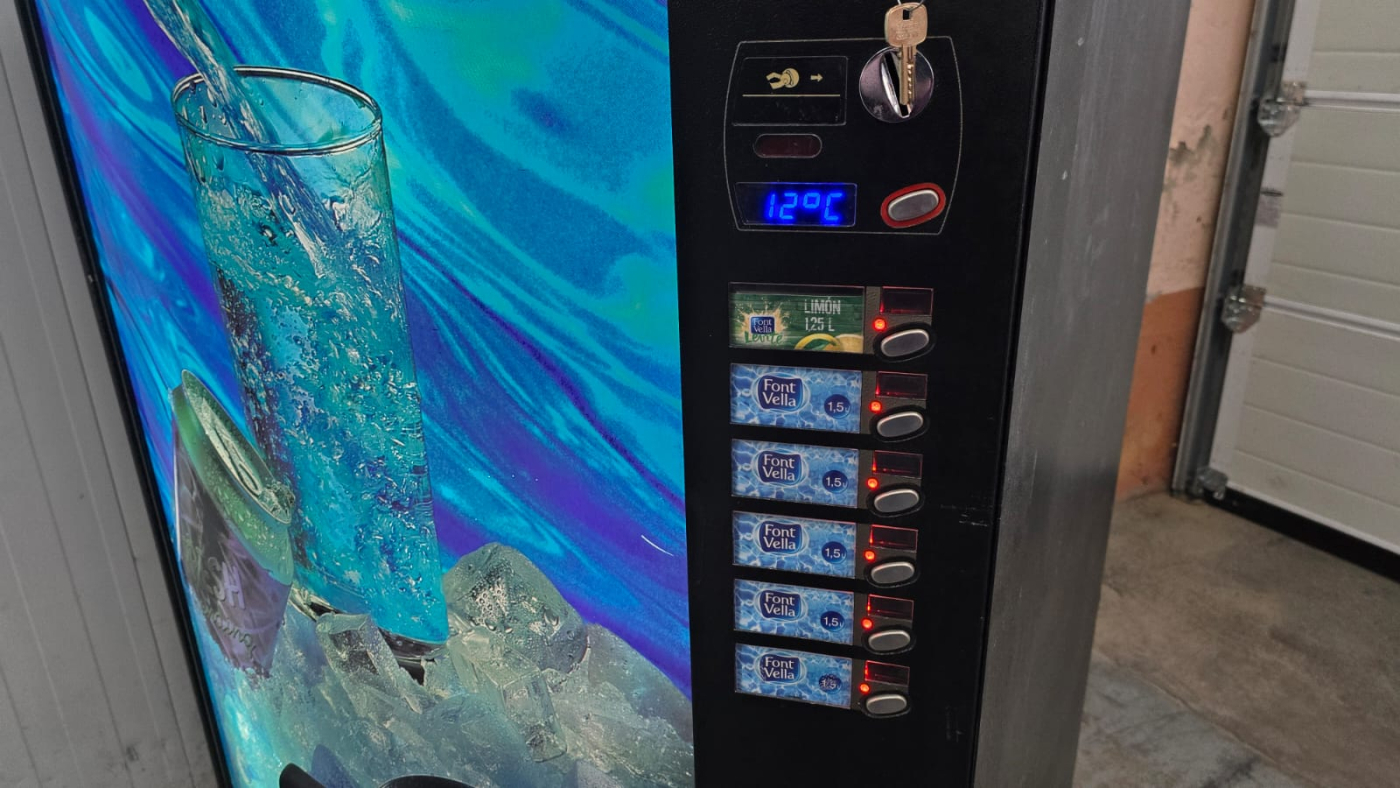 MAQUINA VENDING AZKOYEN PALMA B6 PARA AGUAS 1,5L-3