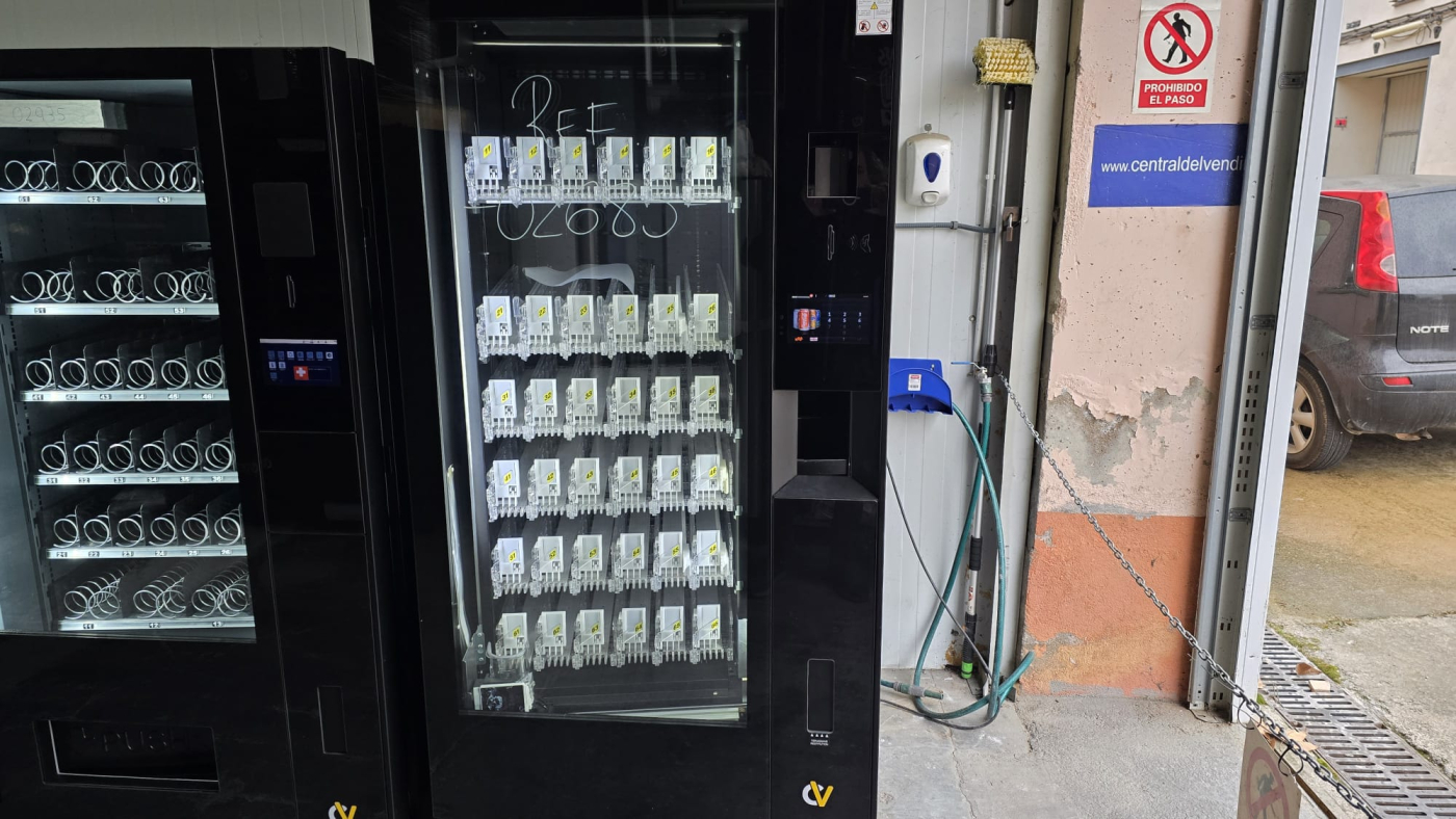 MAQUINA VENDING VENDO G-DRINK BEBIDAS FRÍAS con pantalla táctil-1