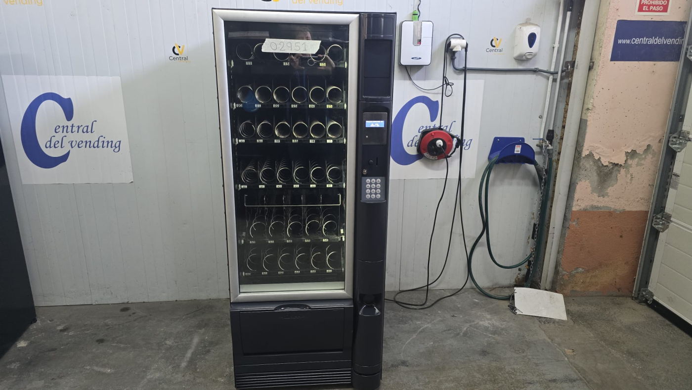 MÁQUINA VENDING PARA BEBIDAS Y SNACK NECTA SNAKKY-1