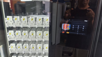 MAQUINA VENDING VENDO SPEN-G-DRINK BEBIDAS FRÍAS CON PAGO TARJETA Y MOVIL Y MONEDERO