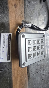 TECLADO MÁS CABLE VENDO