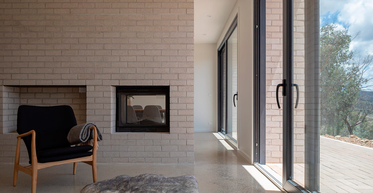 Soluciones cerámicas en fachadas y tabiques: una elección técnica de alto rendimiento