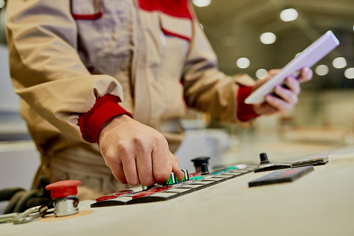 Técnico fábrica en máquina Cerámica Belianes