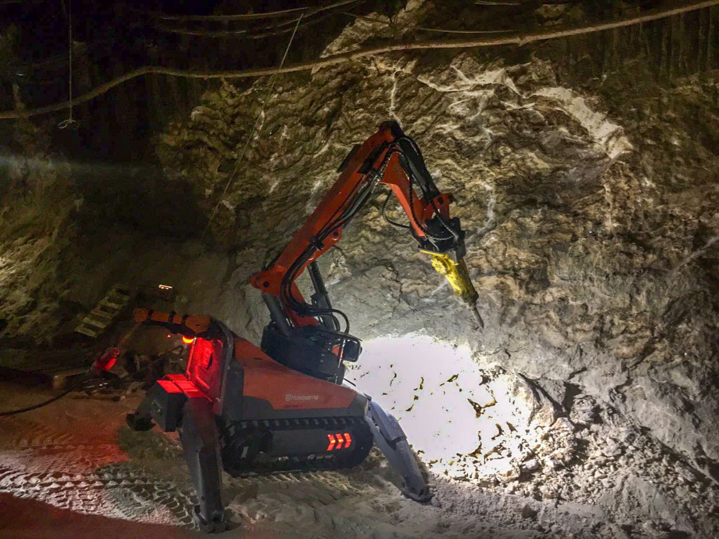 Nos adentramos en los túneles mineros con los robots Husqvarna