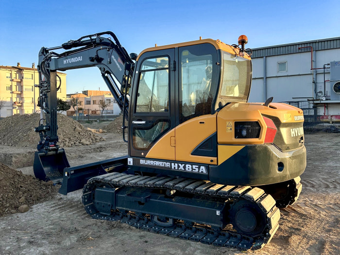 La Miniexcavadora Hyundai HX85A: Potencia y Adaptabilidad en Sant Pere Pescador