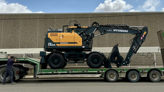 Entrega de la excavadora Hyundai HW140A a Valls