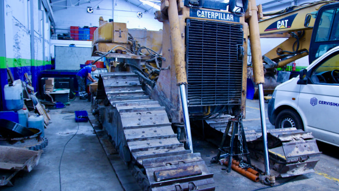 Reparación integral de bulldozer Caterpillar D6 en Cervera