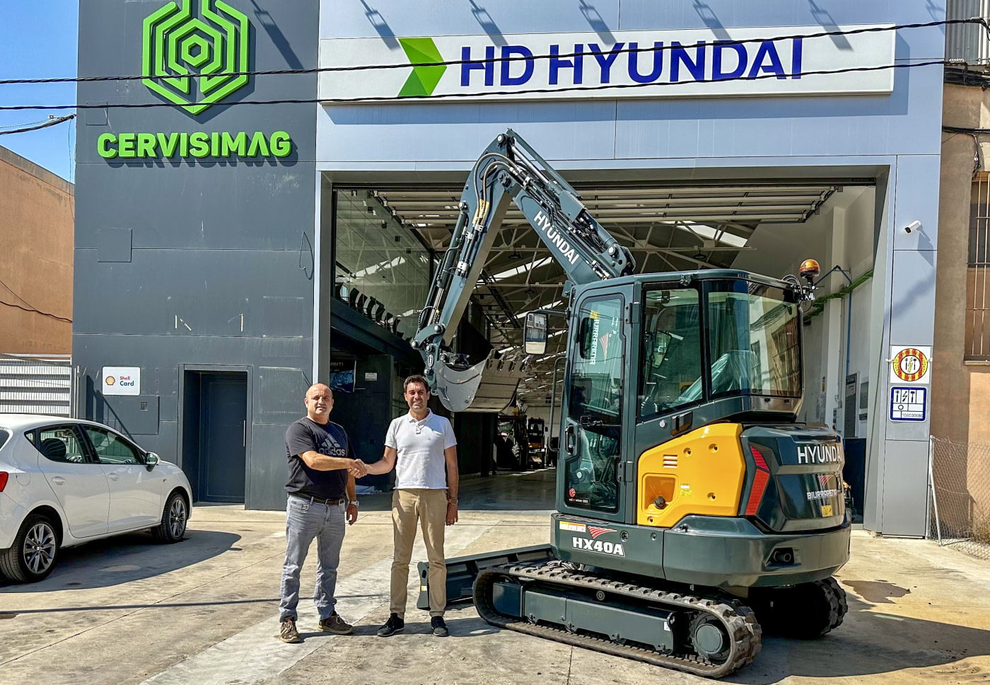 Cervisimag entrega una miniexcavadora Hyundai HX40A