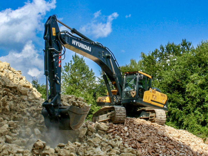 Cava Vaona revoluciona la extracción de mármol rojo con la Hyundai HX330ANL